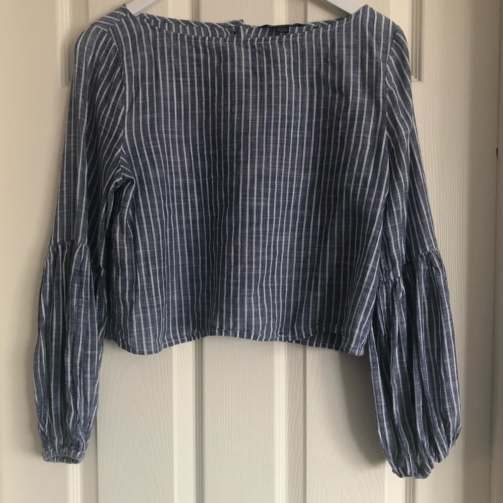 American Eagle Balloon-Sleeved Top